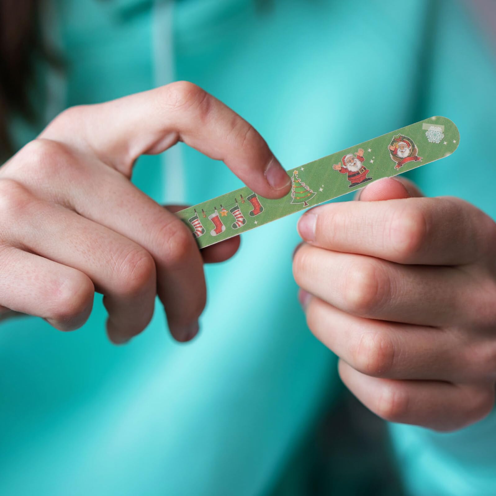 12 Lime per Unghie Natalizie a Grana Grossa Lucidanti e Leggere Kit Manicure Fai da Te Portatile per Manicure e Pedicure Motivo Festivo Regalo Donna e Ragazza