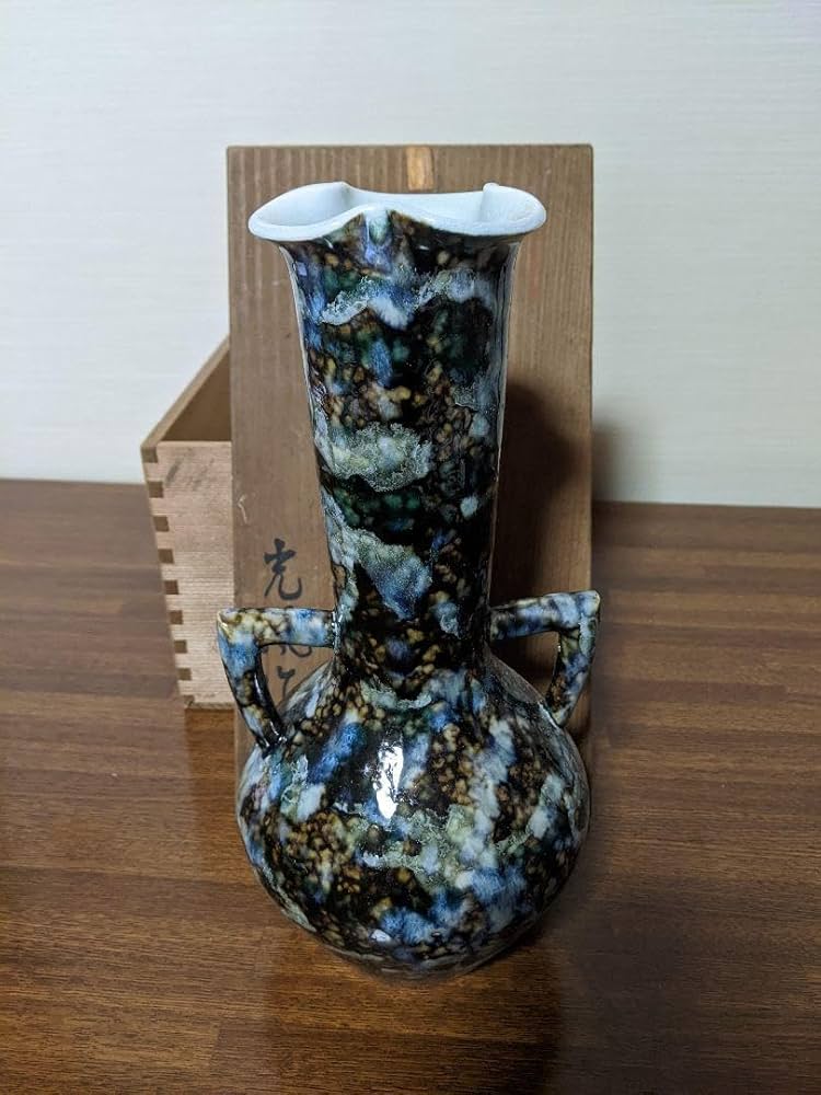 有田焼　光風作　珍しい花瓶 置物 アンティーク 送料込み Amazon.co.jp: 花瓶 有田焼 陶器 花器 光風作 アンティーク 花