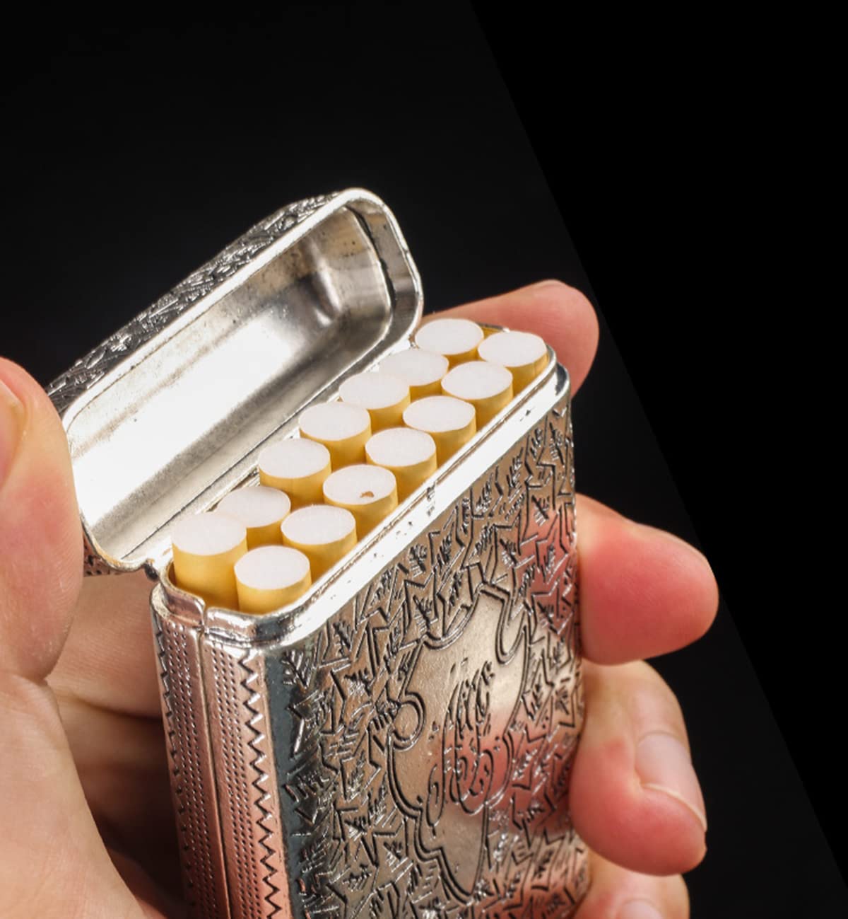 Etui na papierosy， etui na papierosy z trzema stopami， męskie etui na papierosy， rzeźbione z 3 stron， kreatywne etui metalowe， na papierosy o standardowym，A