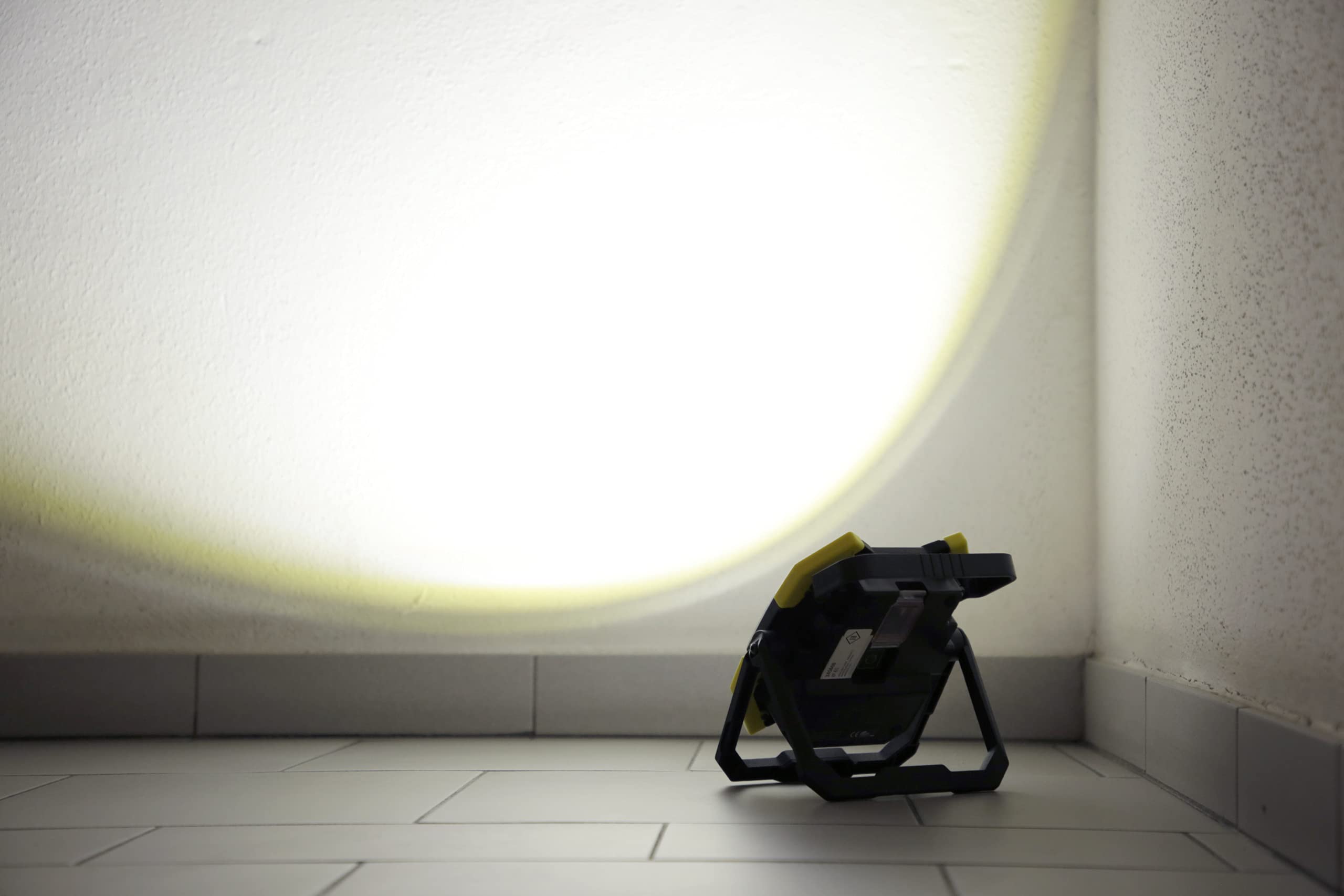 Kerbl Proiett LED Mobile A Batteria, Workfire PRO 30W