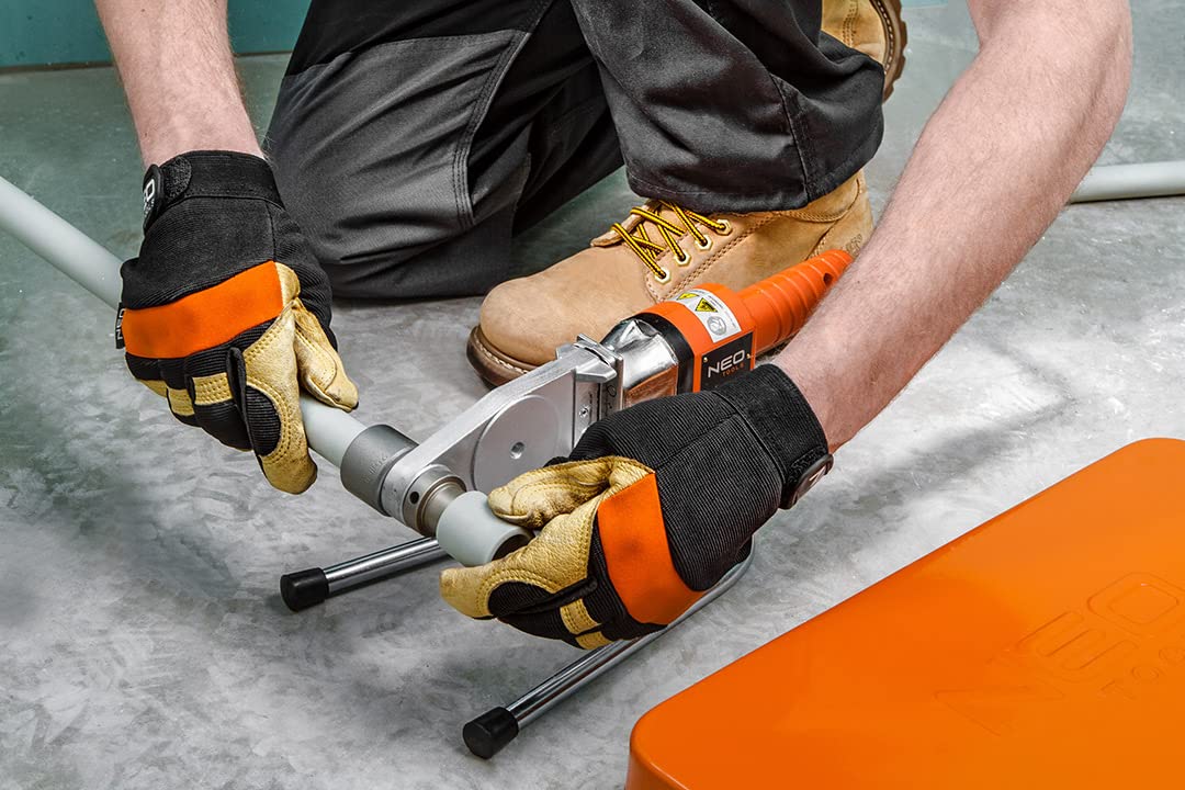 NEO TOOLS Schweißgerät für Kunststoffrohre 1200W, für Muffen und Rohre: PE, PP, PB mit Ø bis 110 mm, Stromversorgung 230V, 50Hz, Masse 6,9 kg, Kopftemperatur 260°C, Gestell, Koffer