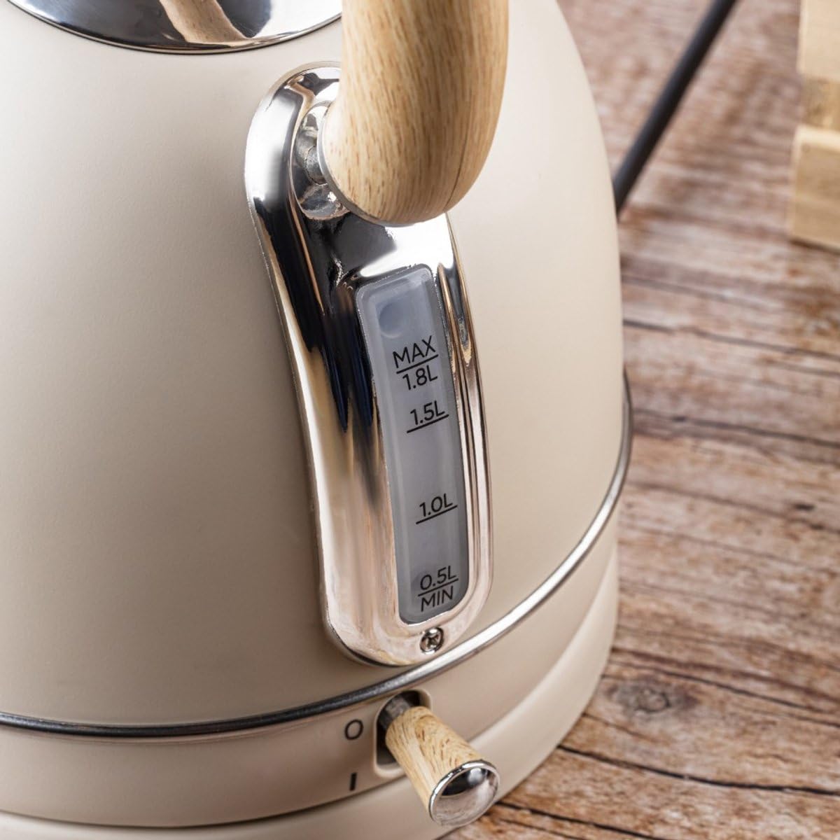 Klausberg Bouilloire Thermomètre Retro 1,8 Litre, Crème, Acier Inoxydable 304, 1850-2200 W