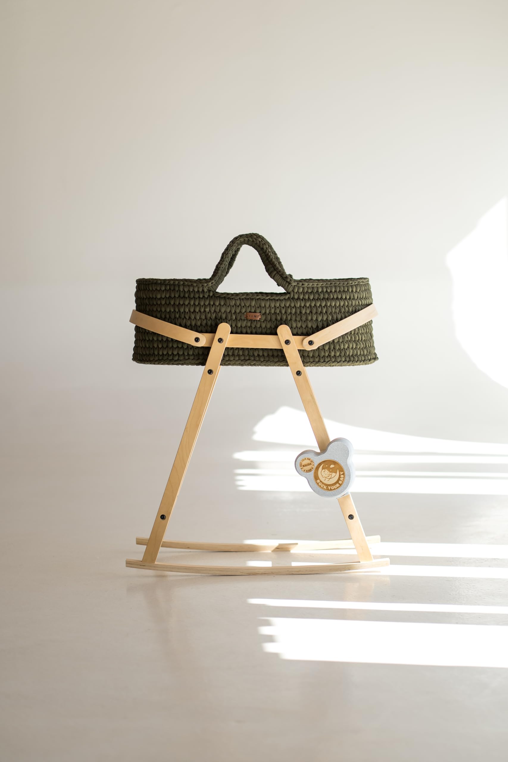 ROCK your BABY 3-in-1 Schaukelantrieb für Babyschale, Kinderwagen, Schaukelwiege & mehr – bis zu 8 Std. Akku – individualisierbare Musik - Handmade in Germany (Wald Grün)