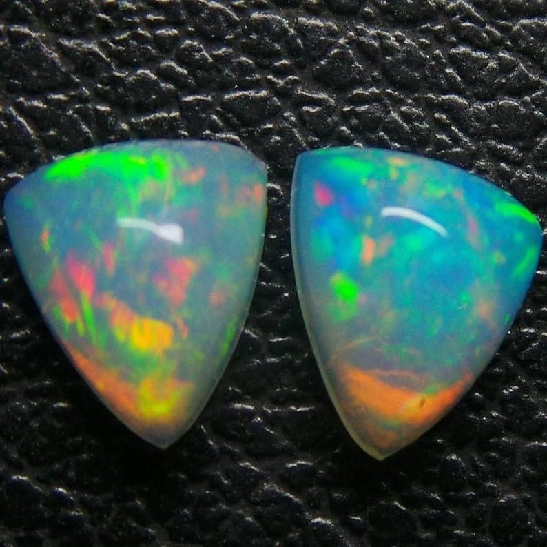 Opale éthiopienne naturelle cabochon aux reflets magiques