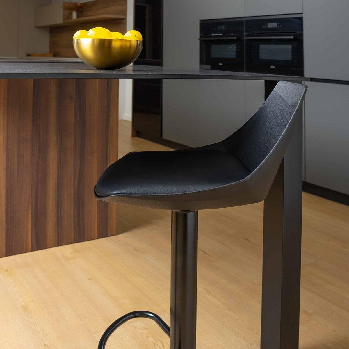 Taburete alto de cocina regulable en altura negro con respaldo alto | Asiento acolchado y tapizado en poliel. Respaldo alto rígido. Altura ajustable de 83 a 104 cm. Resiste hasta 120 kg