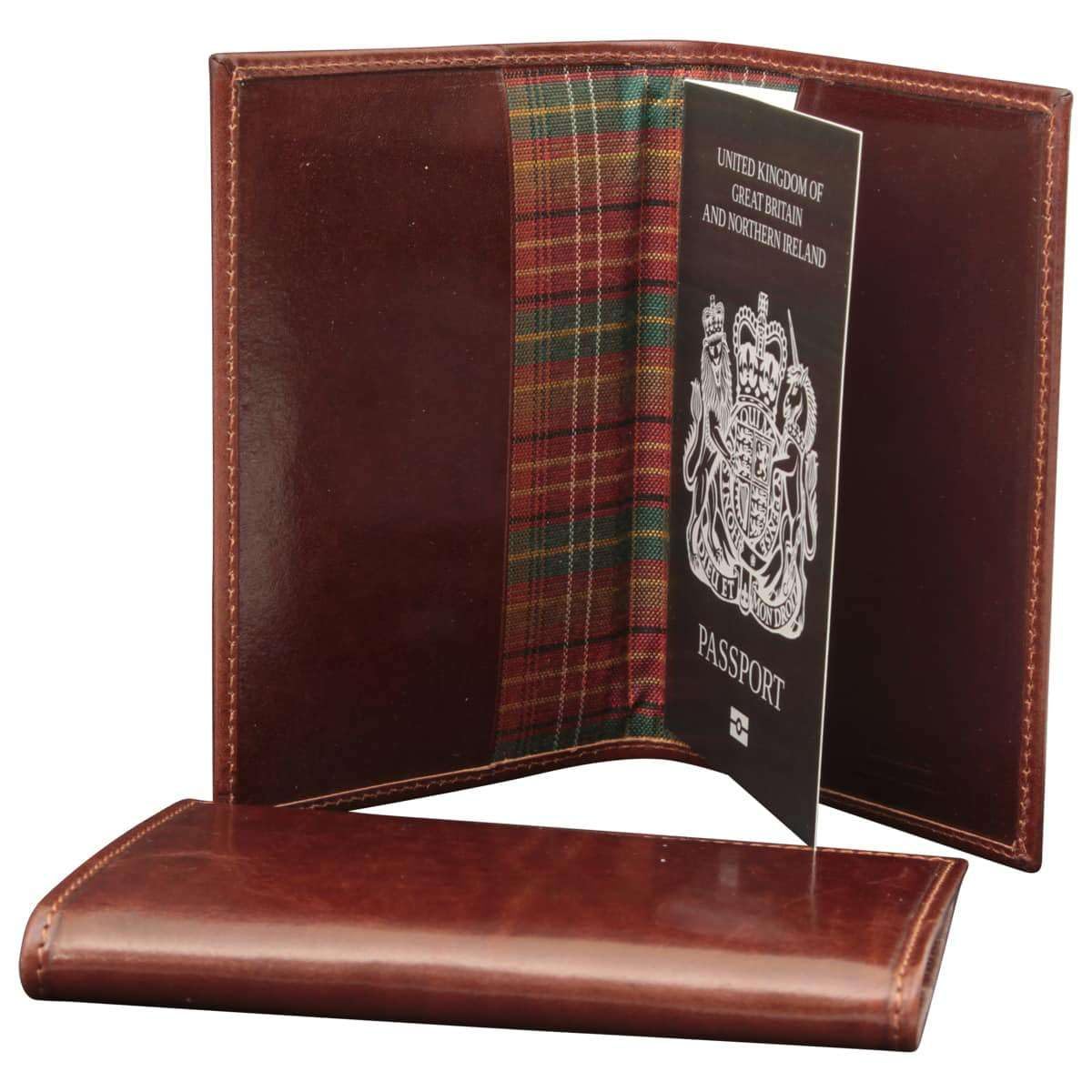 Old Angler Porta Passaporto in Pelle Marrone | Made in Italy | Compatto ed Elegante | Protezione per Passaporto e Documenti
