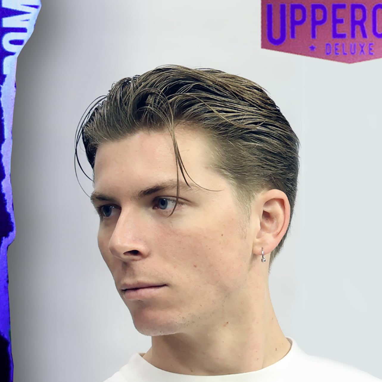 Uppercut Deluxe Pommade mate - Pommade capillaire exclusive Blacklight 100 g, parfum Highland avec finition mate et dégradé orange. Boîte cadeau, coiffure longue durée pour homme.