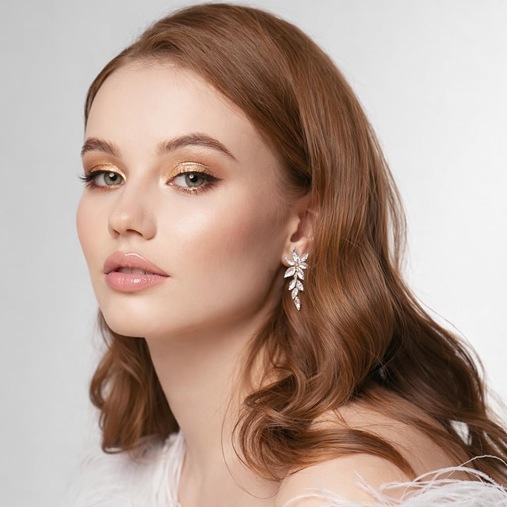 Brinco Feminino Pendente Floral em Cristal Lapidado Prata 3,8cm Elegante para Casamento, Formatura e Eventos Brinco Feminino Pendente Floral em Cristal Lapidado Prata 3,8cm Elegante para Casamento, Formatura e Eventos