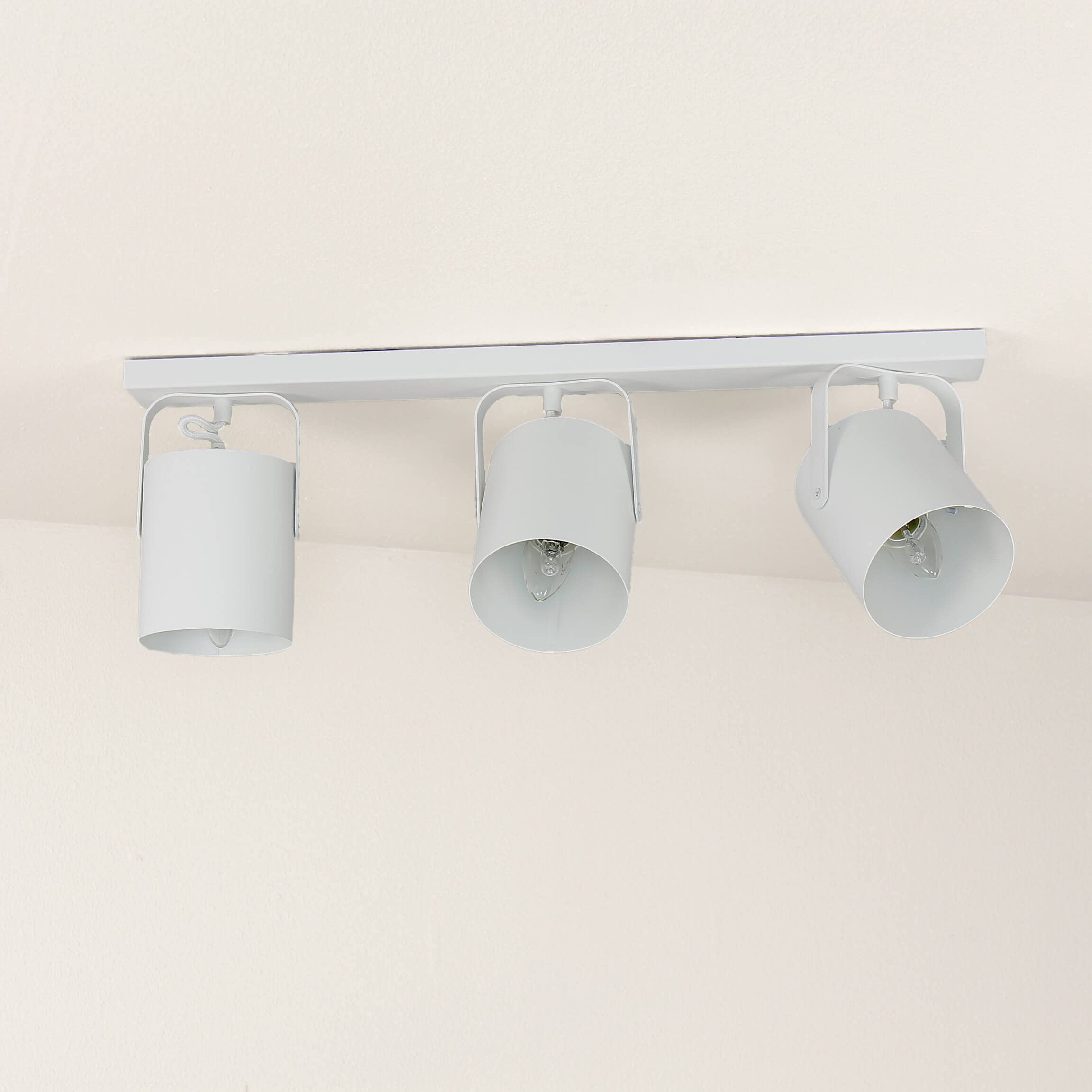 Licht-Erlebnisse Deckenstrahler Weiß E27 3-flammig – Drehbarer & Schwenkbarer Deckenspot aus lackiertem Stahl – L:60 cm – Strahler Küchenbeleuchtung