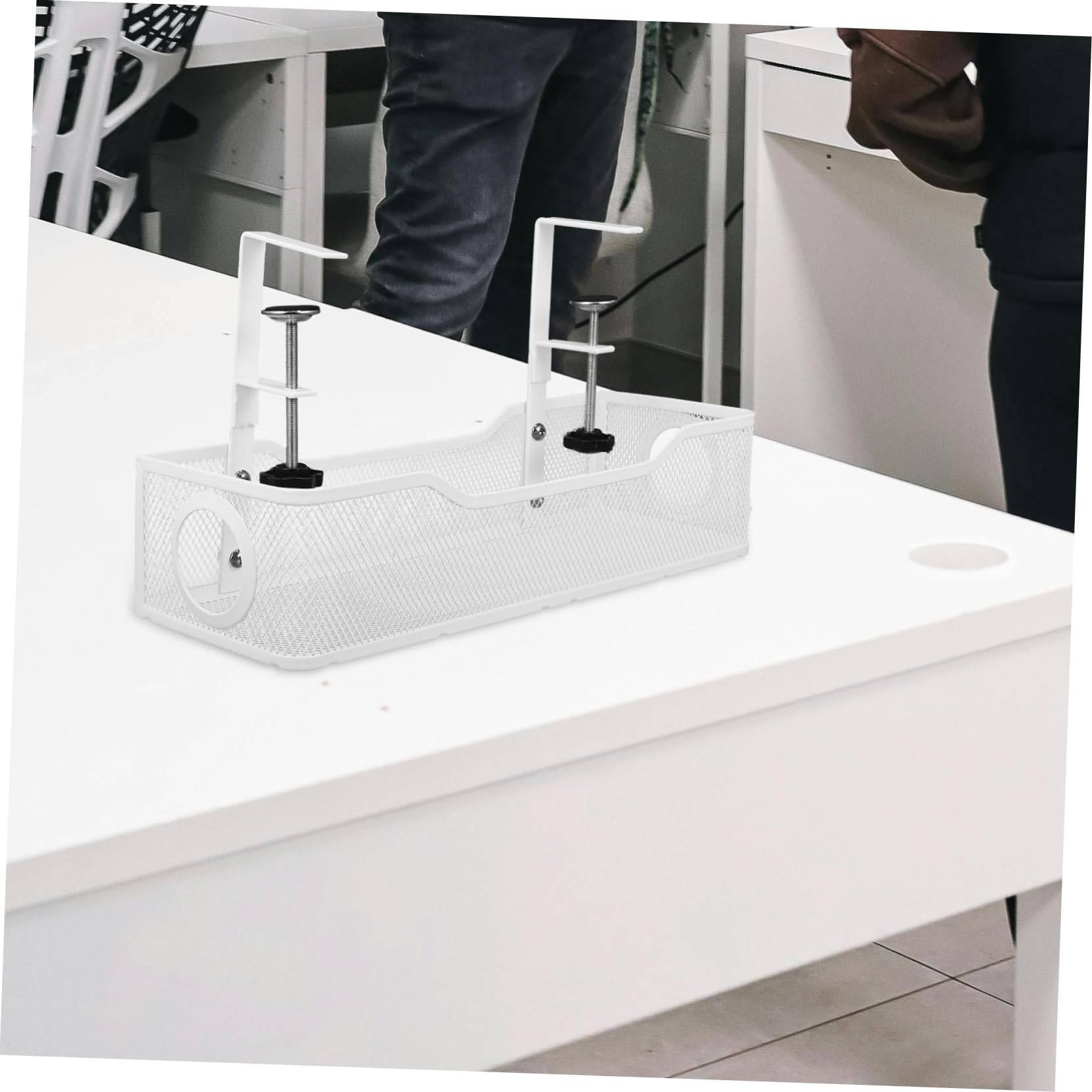 VILLCASE Organizzatore di Cavi in Ferro Bianco Design a Rete per Scrivania, Cestino Portaoggetti Sotto Tavolo per Ufficio e Camera da Letto