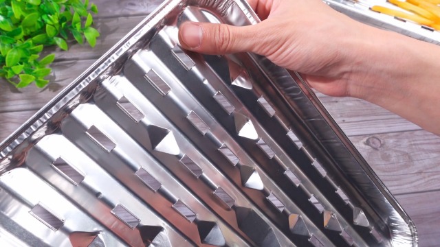 Stock Your Home Disposable Aluminum Broiler Pans - 25 Pack Ribbed Sheet Pans For Oven & Grilling