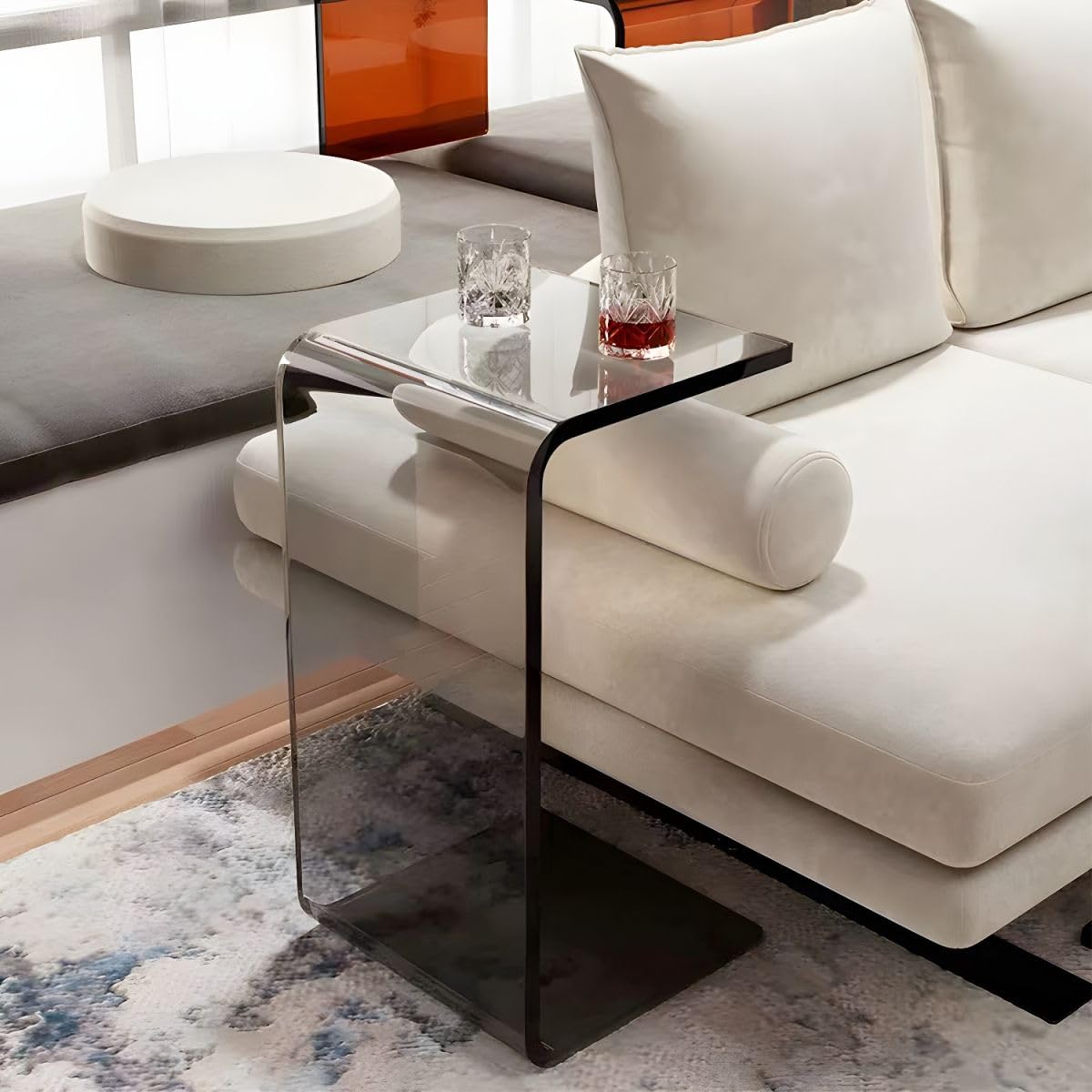 C-förmiger Acryl Beistelltisch transparent – Sofa Beistelltisch als Snacktisch auf Rollen, klein & platzsparend, feststellbare Rollen für Wohnzimmer, Schlafzimmer, Büro