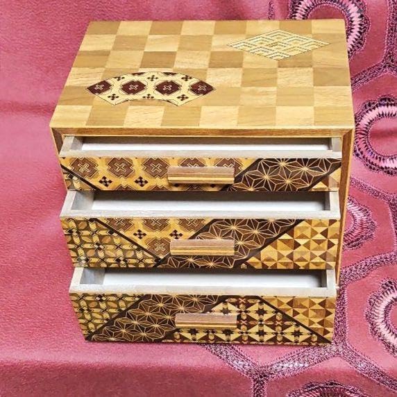 箱根寄木細工 三段 引出し付き 小物入れ 収納箱 伝統工芸品 寄木細工 箱根寄木細工 三段 引出し付き 小物入れ 収納箱 伝統工芸品 寄木細工