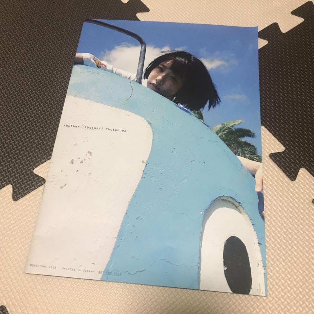 Amazon.co.jp: 限定品 ANOther アザーカット写真集 出品4 30 : おもちゃ 