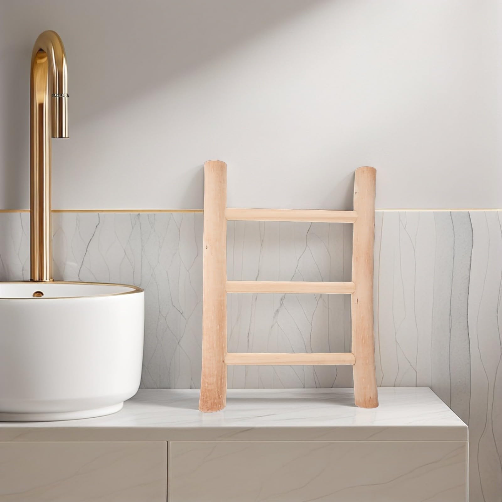 Rustikaler Handtuch Präsentationsleiter als Platzsparende Lösung und Dekoratives Accessoire für Badezimmer und Wohnraum