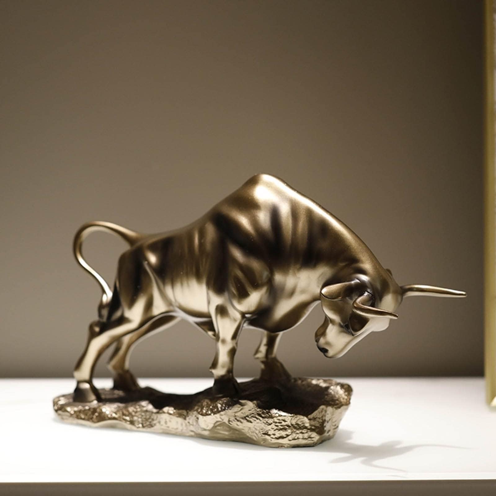 Statuette Statua Artistica In Bronzo Raffigurante Un Toro, Scultura Ornamentale In Resina, Statuetta Decorativa Da Scrivania, Bue Personalizzato, Decorazione Per Ufficio Regalo Artigianale(A)