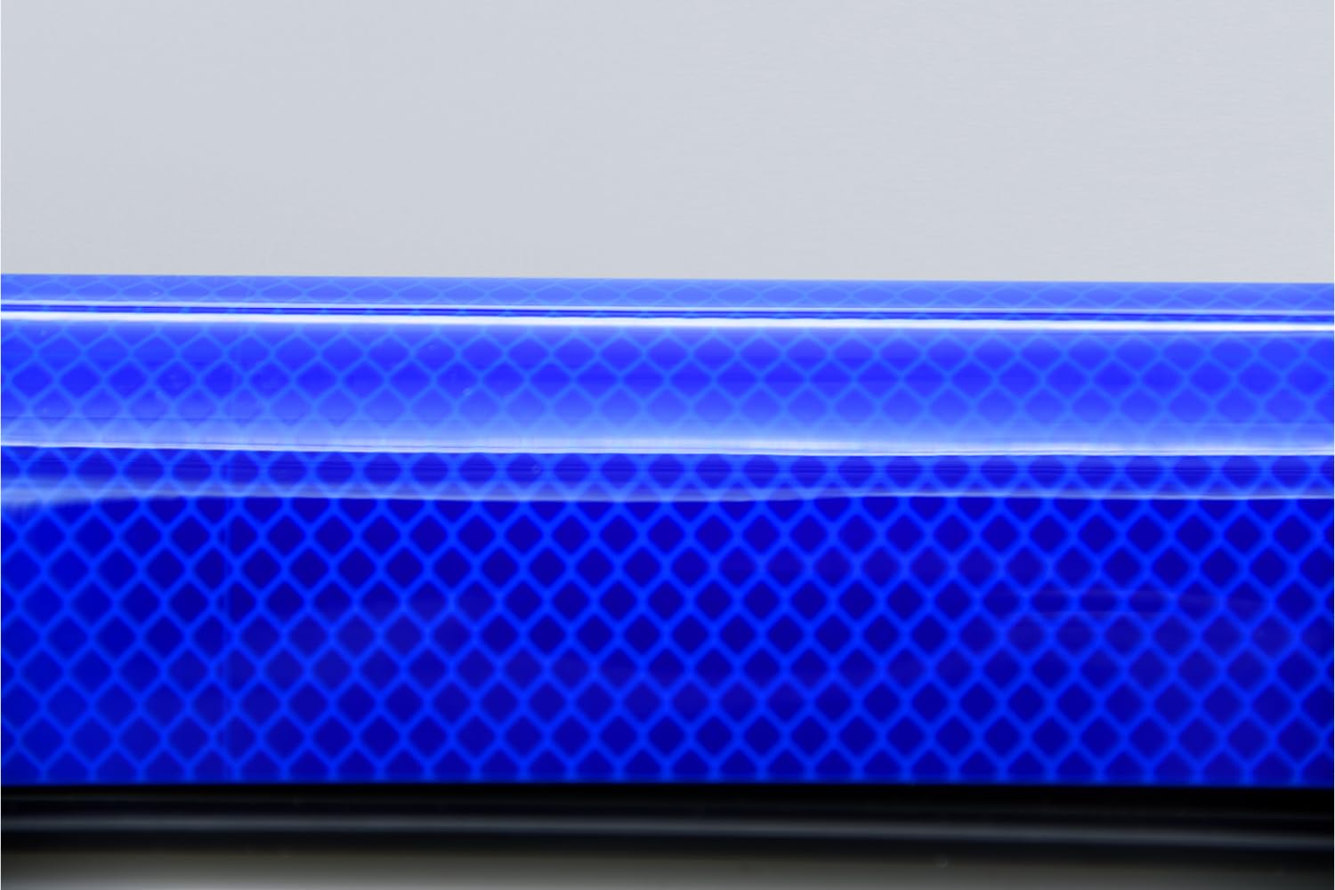 Wildwarner blau - Wildwarnreflektoren halbrund mit stark reflektierender Folie von 3M Serie 4095 - zur Reduzierung von Wildunfällen (10x)