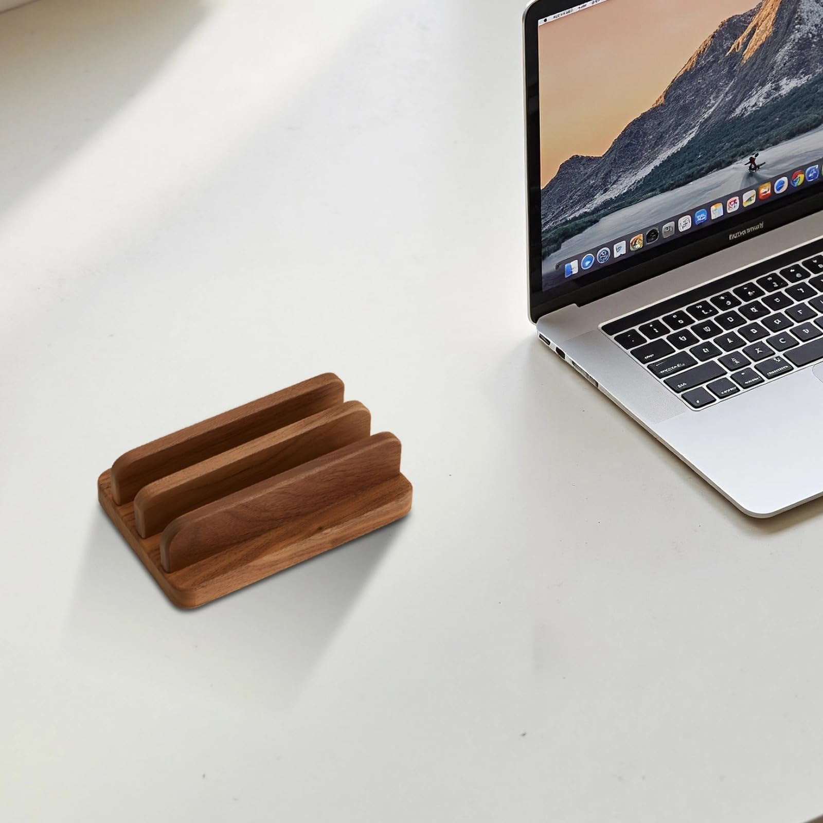 Generisch Laptopständer aus Holz, Verstellbarer Desktop-Organizer mit Zwei Fächern, aus massivem Nussbaumholz, platzsparender Vertikalständer für Tablets und Handys, 12 x 17 x 4,5 cm