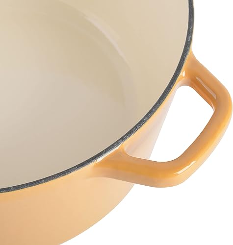 Miniatura 6 de SPICE BY TIA MOWRY Horno holandés de hierro fundido esmaltado de 3.5 cuartos con tapa en relieve, oro miel (87075.02R)