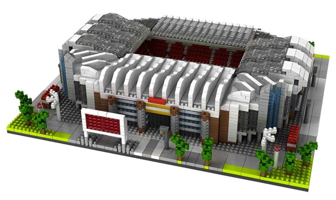 Modello Di Architettura Da Costruire Con Mini Blocchi, Design Realistico Di Campo Da Calcio. Collezione Degli Stadi D’Élite Del Mondo. Stadio Di Calcio A Trafford, Manchester, Inghilterra.