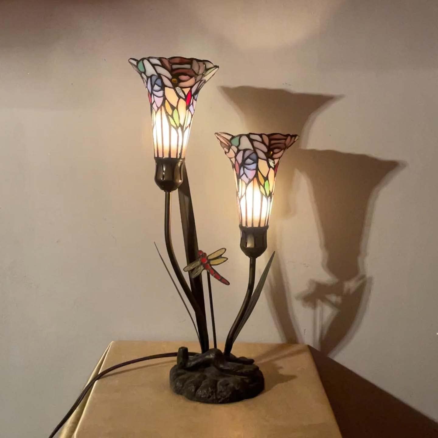 Bieye L10620 Lily Flowers and Dragonfly Tiffany Style Stained Glass Accent Table Lamp, 19-inch Tall