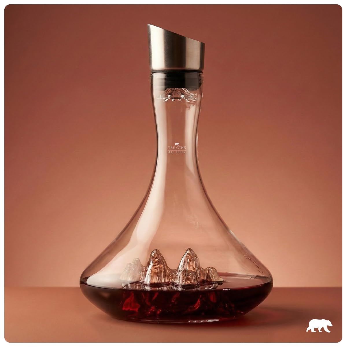 Caraffa per decantare il vino, 1,8 l, borosilicato di alta qualità, soffiato artigianalmente con montagne in rilievo, tappo 3 in 1 (filtro, aeratore e beccuccio) (Tre Cime di Lavaredo)