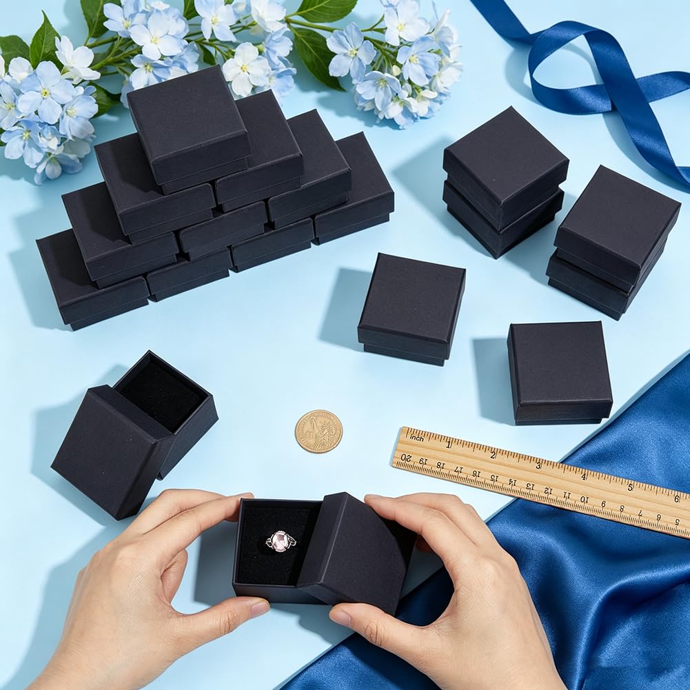 PH PandaHall Schmuckring-Geschenkboxen, 5,1 x 5,1 x 3 cm, schwarz, Kraftpapierhalter mit Deckel, quadratischer Ring, Aufbewahrungsbox, mit Schwamm gefüllt, Präsentationsbox aus Karton, Ohrringe