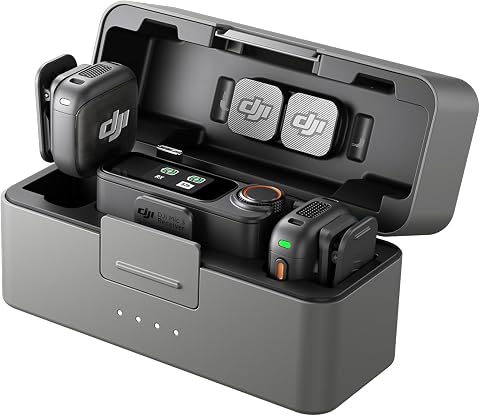 DJI Mic 3 (2 TX + 1 RX + Şarj Kutusu), iPhone/Kamera/Android için Kablosuz Mikrofon, Ultra Hafif, Dengeli Ses için Uyarlanabilir Kazanç Kontrolü, Çift Bantlı Girişim Önleyici, 28 Saat Kullanım, Vlog | Mini mikrofon iPhone/Kamera/Android, Ul