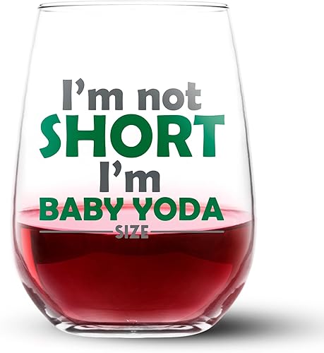 Toasted Tales - Vaso de vino Yoda con texto en inglés "I Not Short I'm Baby Yoda" | Regalos de Baby Yoda para hombres y mujeres | Regalos de cata de