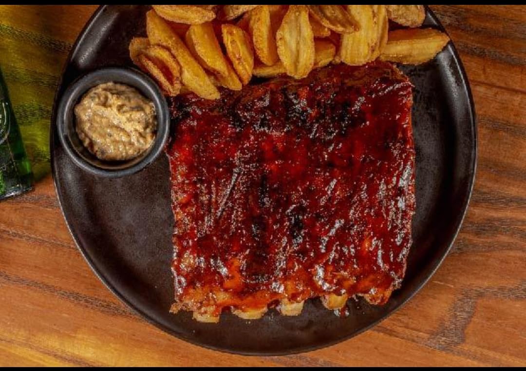 Costillar de Cerdo BBQ Asado en Horno de Leña 600g | Cocción Lenta 6h | Listo para Calentar | 60 Días Refrigerado | Apto para Congelar | Gourmet al Vacío. Caja 6 unidades.