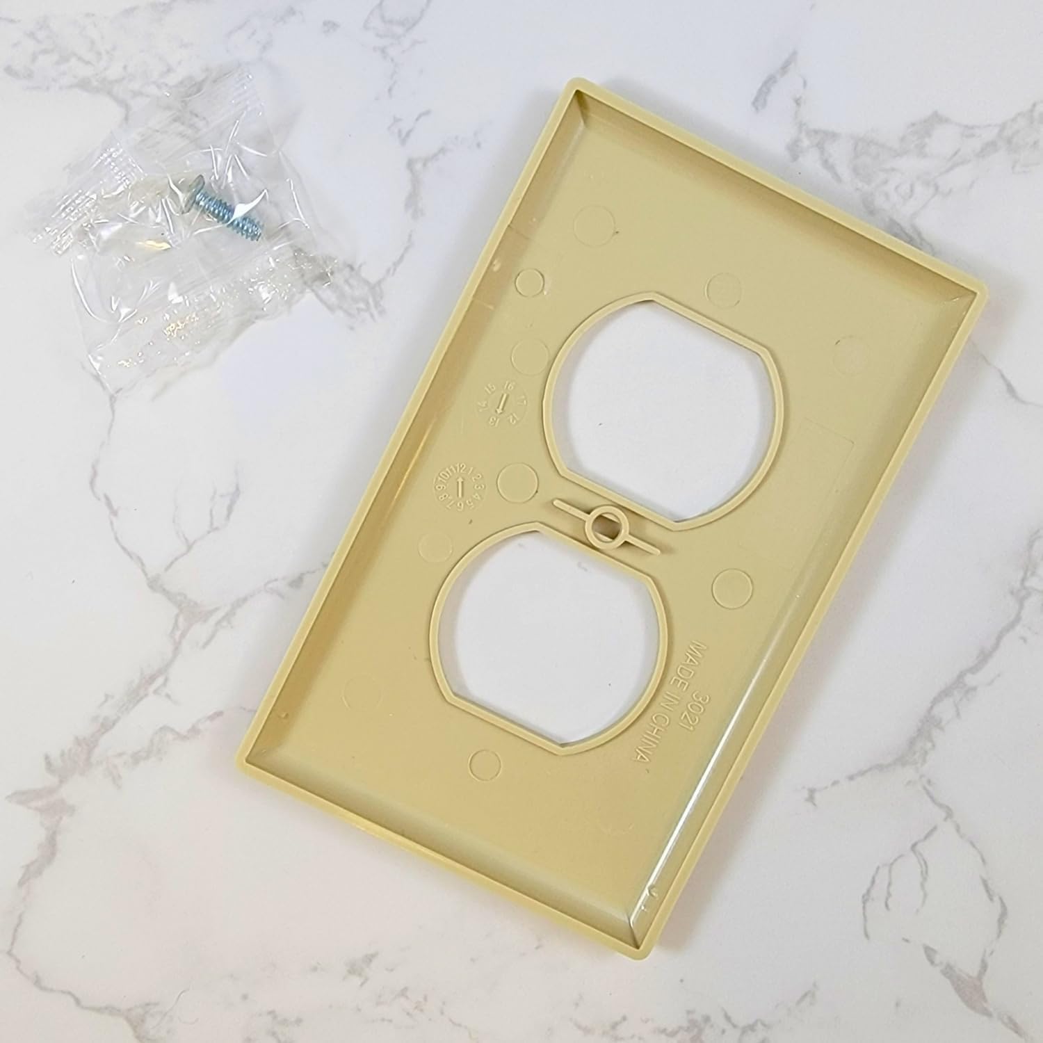 500 PC IVORY 1-GANG DUPLEX RECEPTACLE OUTLET WALL PLATE 40097 OS1008