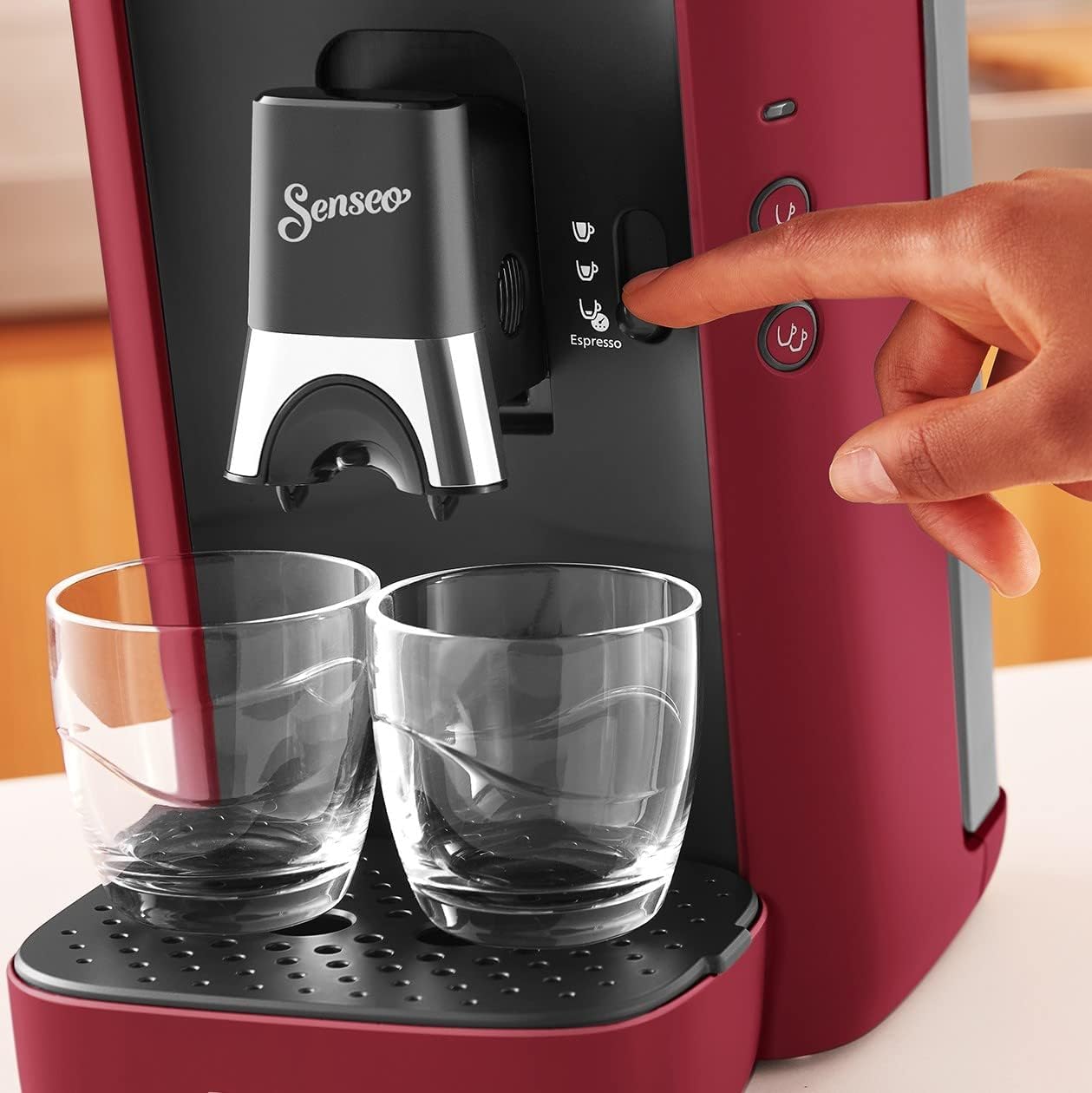 Philips Senseo Maestro Kaffeepadmaschine Bundle mit 80 Kaffeepads, 3 Kaffeespezialitäten, Memo-Funktion, Crema Plus, Intensität Plus, aus recyceltem Plastik, 1,2L, Rot (CSA260/90)