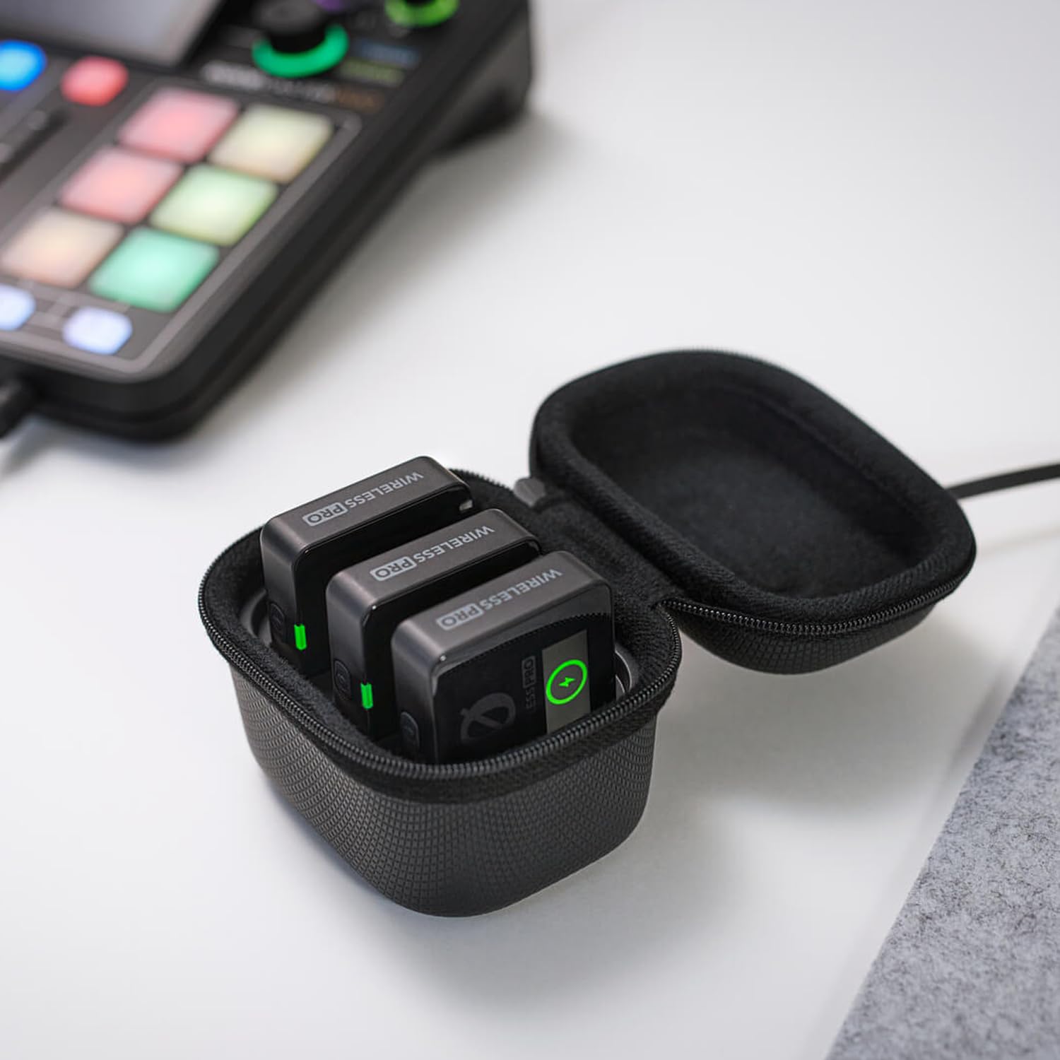 Rode Wireless Pro cyfrowy 2-kanałowy zestaw mikrofonowy + mikrofon ręczny Interview PRO + keepdrum futrzana ochrona przed wiatrem, kolor czarny