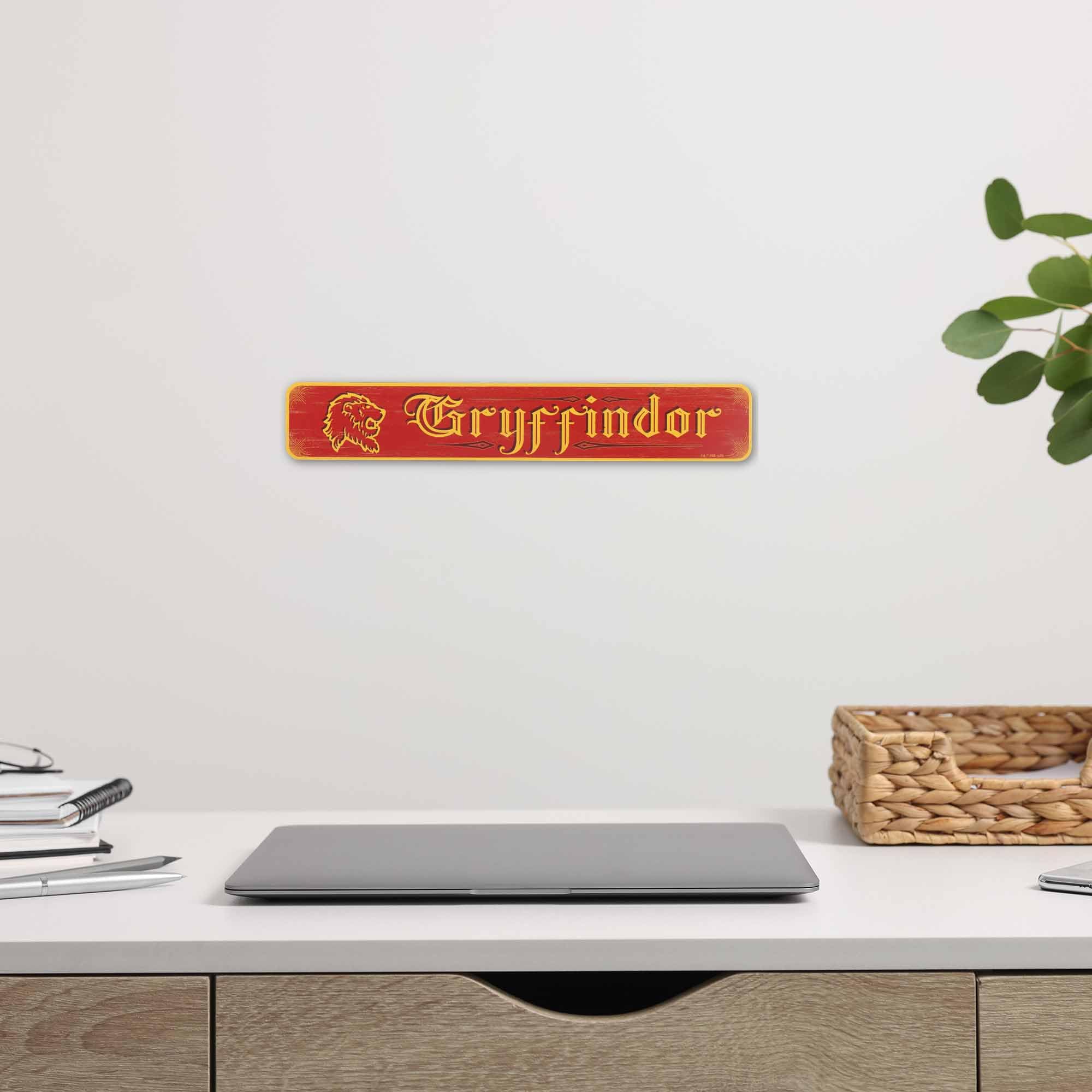 Amazon.com: Harry Potter Gryffindor Horizontal Wood Wall Decor