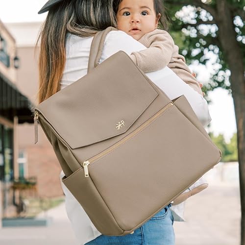 Miniatura 2 de Freshly Picked - Mochila clásica para pañales de bebé, Bolsa de pañales con cuero vegano lavable con cambiador, Bolsas de pañales convertibles,