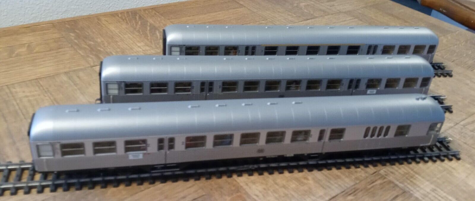 MARKLIN HO Luxury Long Passengers Silverfish-SILBERLING Coachs Set 41275, with Interior Details and END-Cabin Lighted