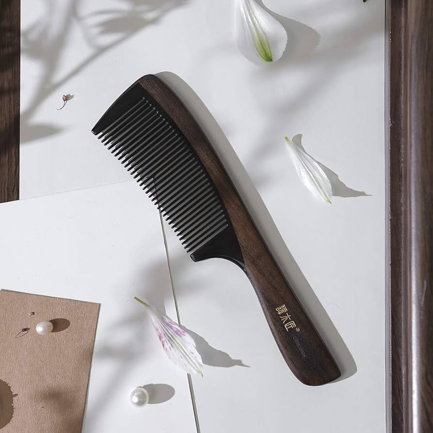 希少　水牛　櫛 Amazon.co.jp: 譚木匠 櫛 木製 水牛の角 くし サラサラ 高級