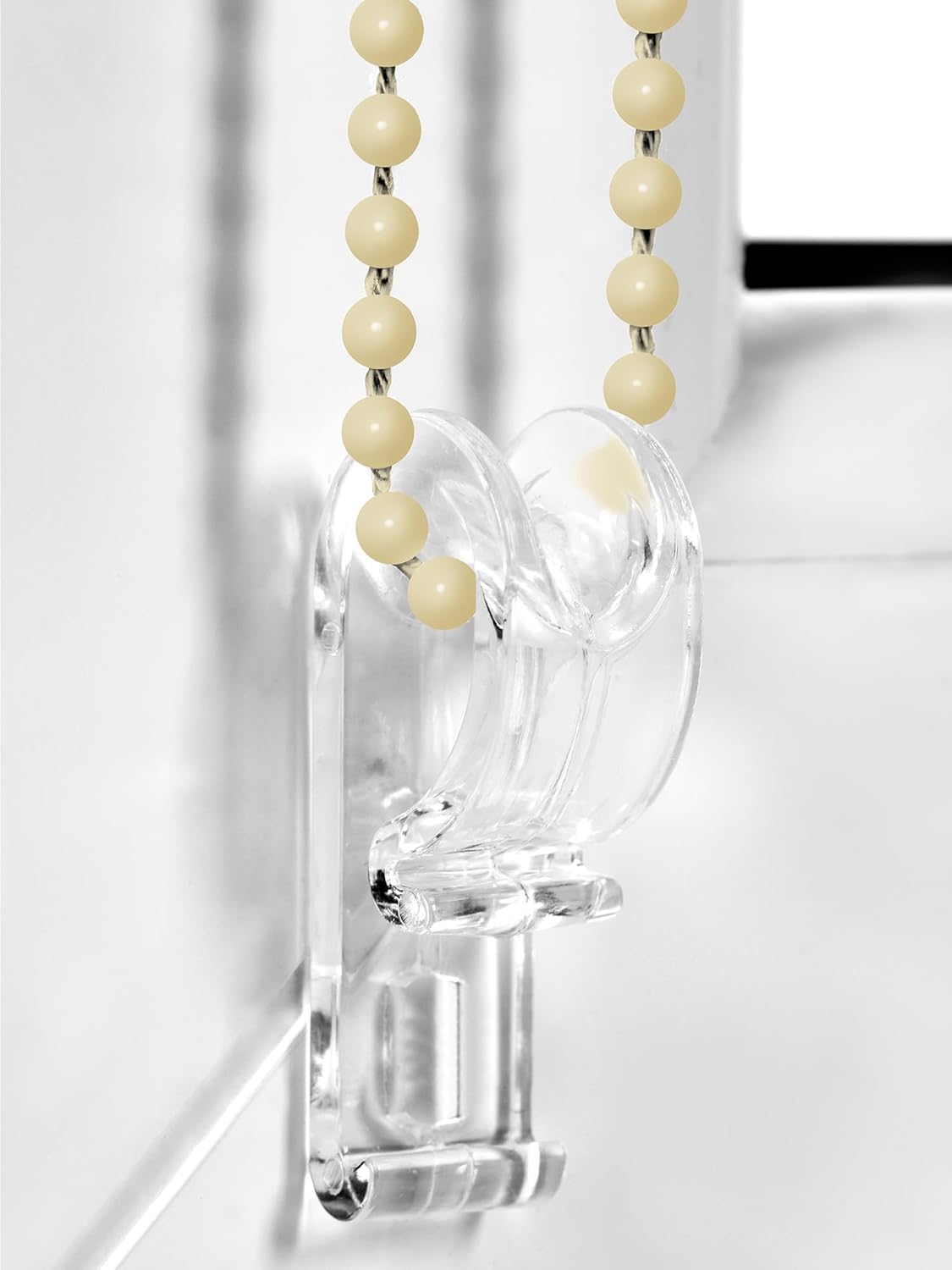 Close-up of the chain mechanism for operating the Sonello roller blind