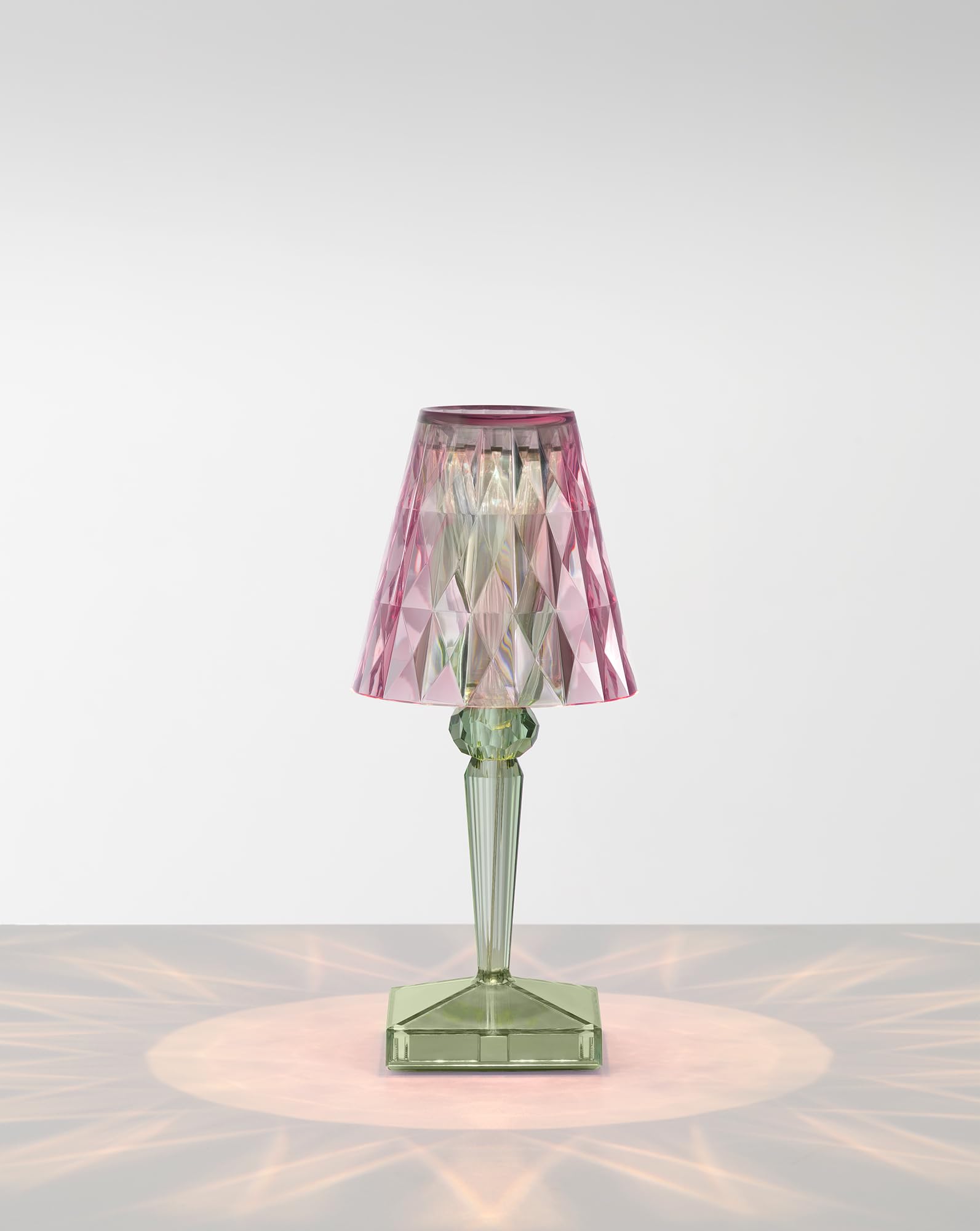 Kartell Battery, Batteriebetriebene Tischleuchte, H 30 cm, Rosa/Mint