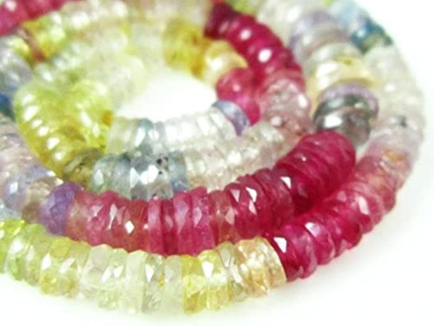 Saphir multicolore pour fabriquer un collier artisanal élégant aux nuances d'été