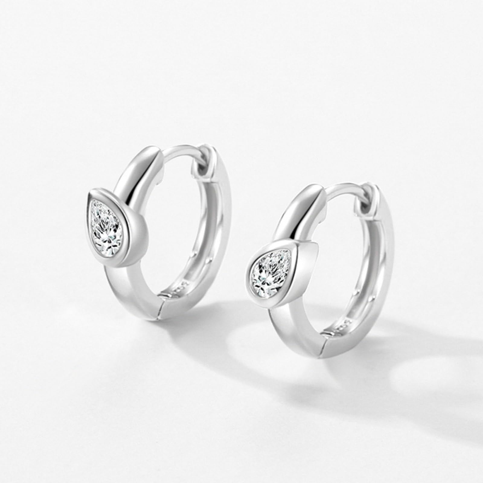 Pendientes de aro dorados pequeños para mujer, plata de ley 925 con circonita cúbica, aretes de gota de agua para uso diario para mujer, adecuados para aniversario