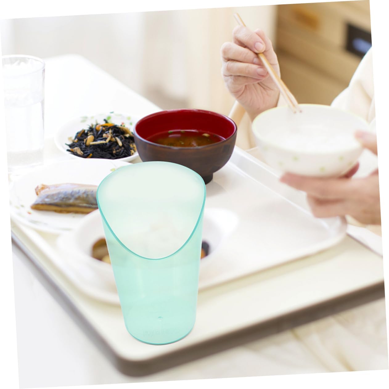 2pcs Tilted Dysphagia Drinking Mug for Adults Spillproof Patient Feeding Glasses for Easy Monitoring and Effortless Sipping for Disabled Users