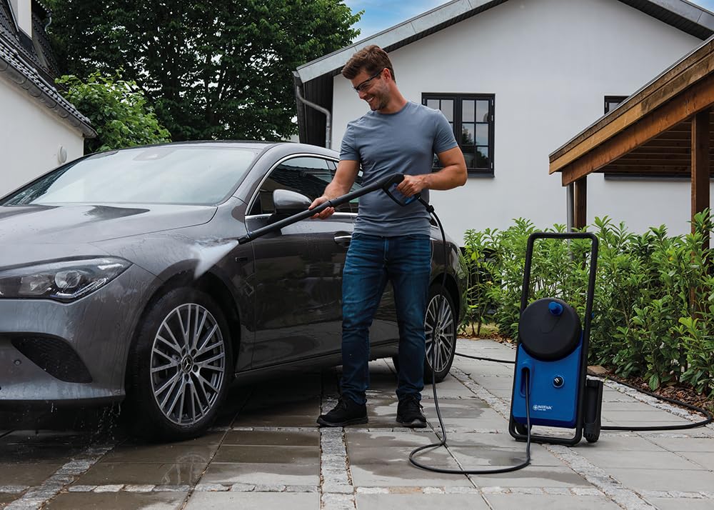 Nilfisk Hochdruckreiniger Core 150 Bar Druck mit PowerControl - Pressure Washer Für Terrassen, Werkstätten und Autos (2000 W)