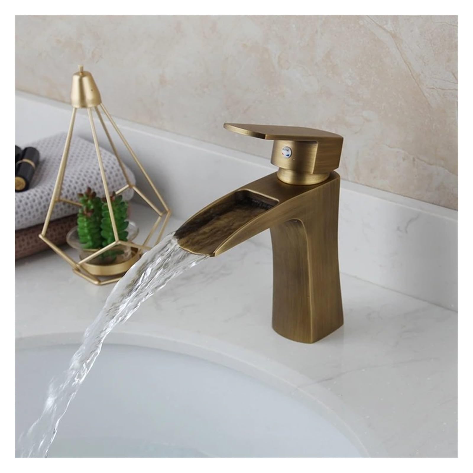 Robinet de lavabo cascade anti-éclaboussures en laiton résistant