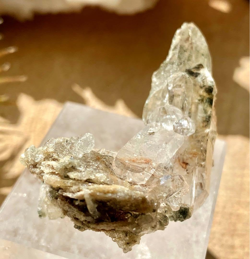 神聖　ヒマラヤ鉱山ガネーシュヒマール産 ヒマラヤ水晶ポイント 虹あり ガネーシュヒマール産ヒマラヤ水晶ポイント - ヒマラヤ水晶専門