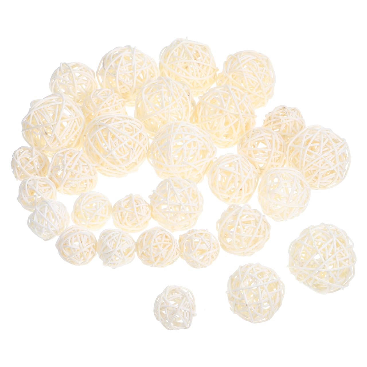 Boules en rotin blanc pour combler les vases vides et parfumer la maison