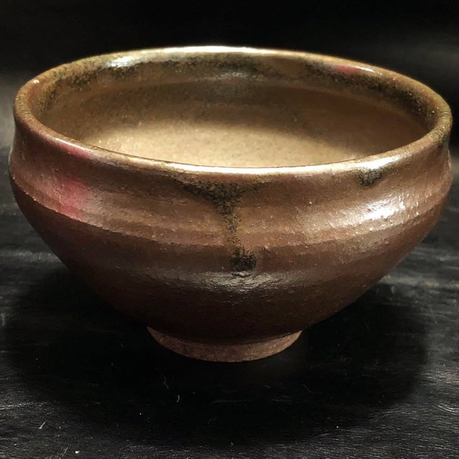 美しい古美術◆蔵から釉薬の垂れがある焦げ茶色の抹茶茶碗が出て来ました。 Amazon.co.jp: 美しい古美術蔵から釉薬の垂れがある焦げ茶色の