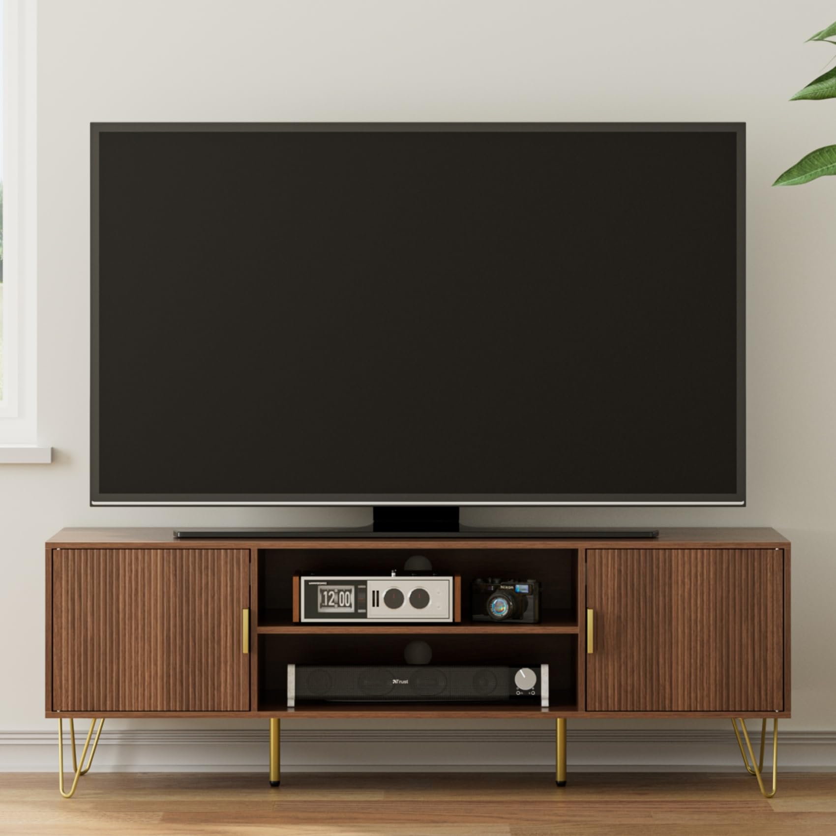 HEYZOEY Szafka pod telewizor do 60 cali, 2-drzwiowa szafka RTV z półkami do salonu, wykończenie w kolorze orzecha włoskiego, 137 x 38 x 48 cm