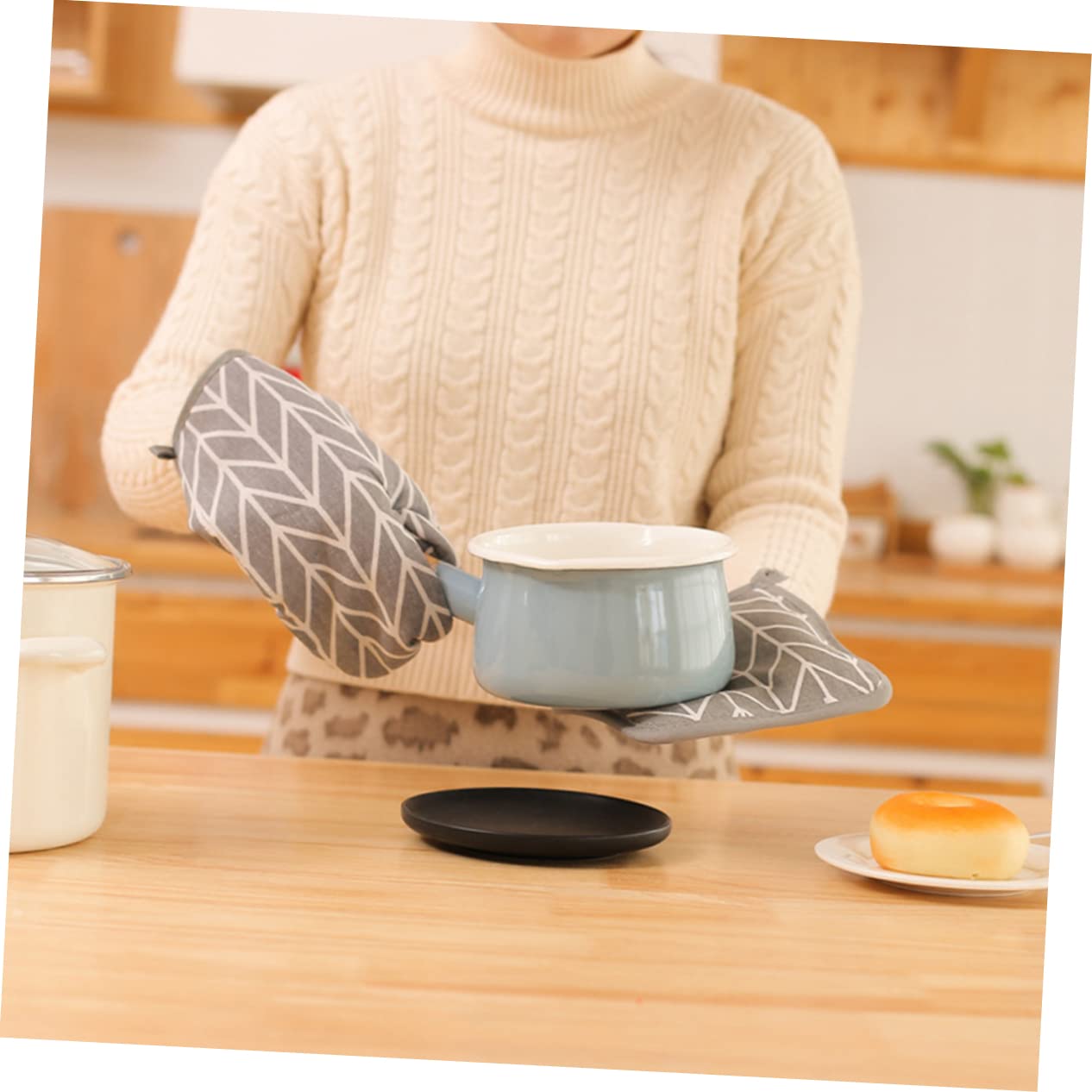 SOLUSTRE Cotton Material Insulated Glove Pads 4-Pack Heat Resistant Mitts for Microwave Oven Heat Resistant Gloves