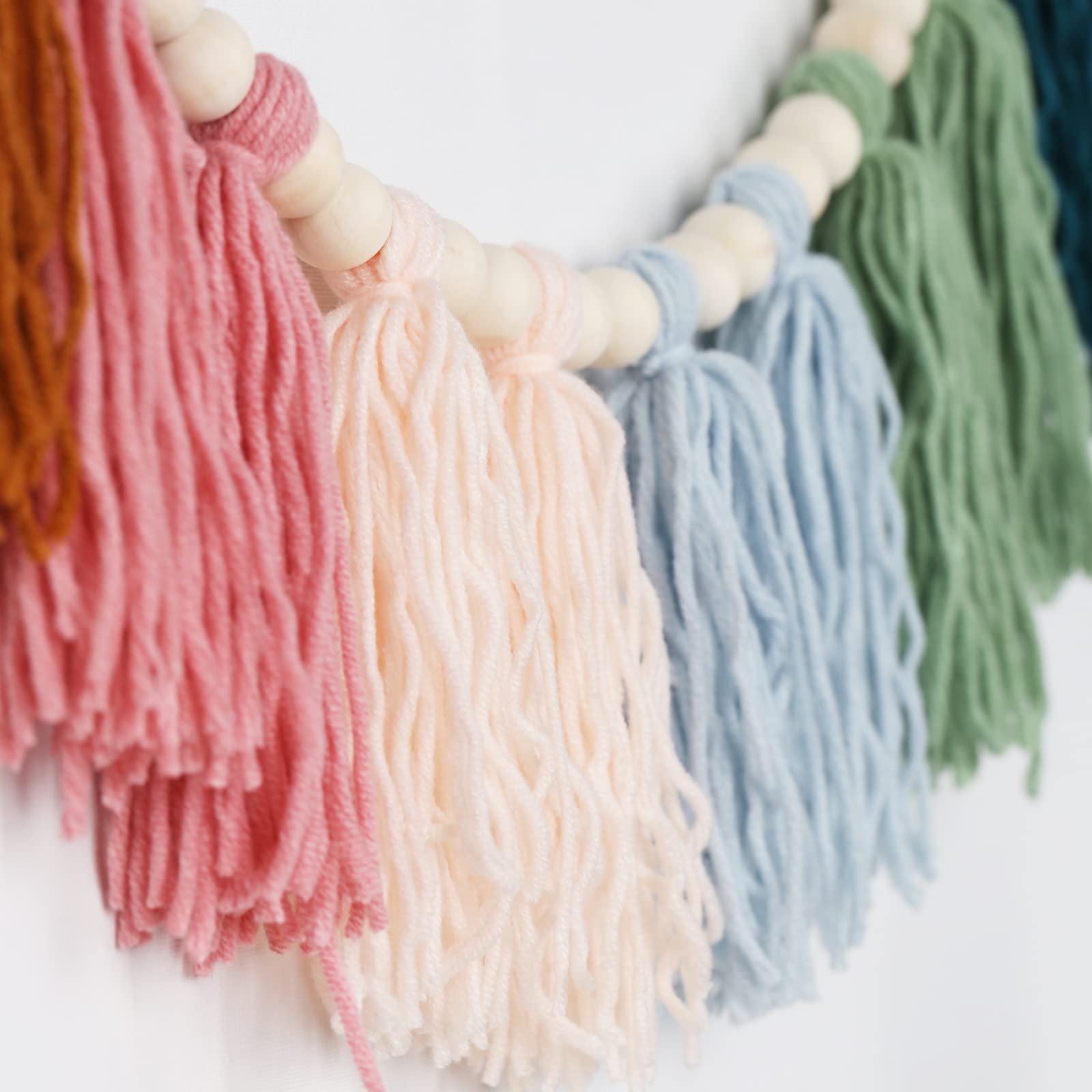 XMGZQ Bunte Quasten-Girlande, Boho-Quasten-Girlande mit Holzperlen, Makramee, gewebte Quaste, Girlande, Banner, Wandbehang, dekorativ für Kinderzimmer, Party, Urlaub, Klassenzimmer, Dekoration (B)